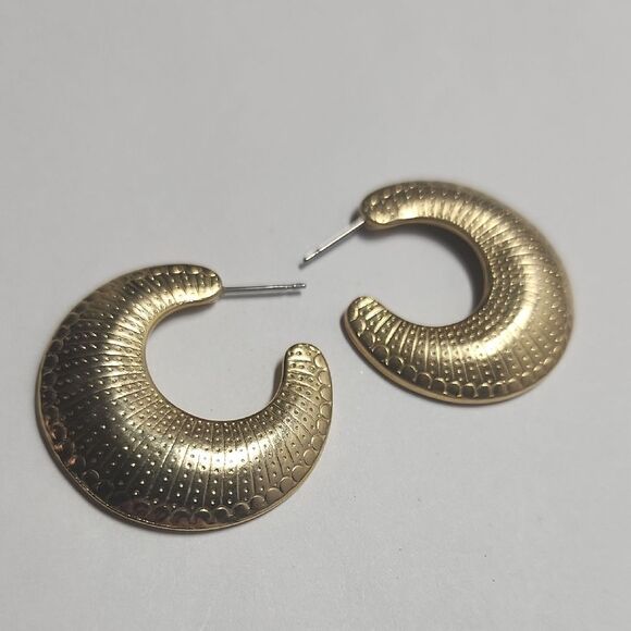 Elegant Gold Hoop Earrings - Picture 1 of 4